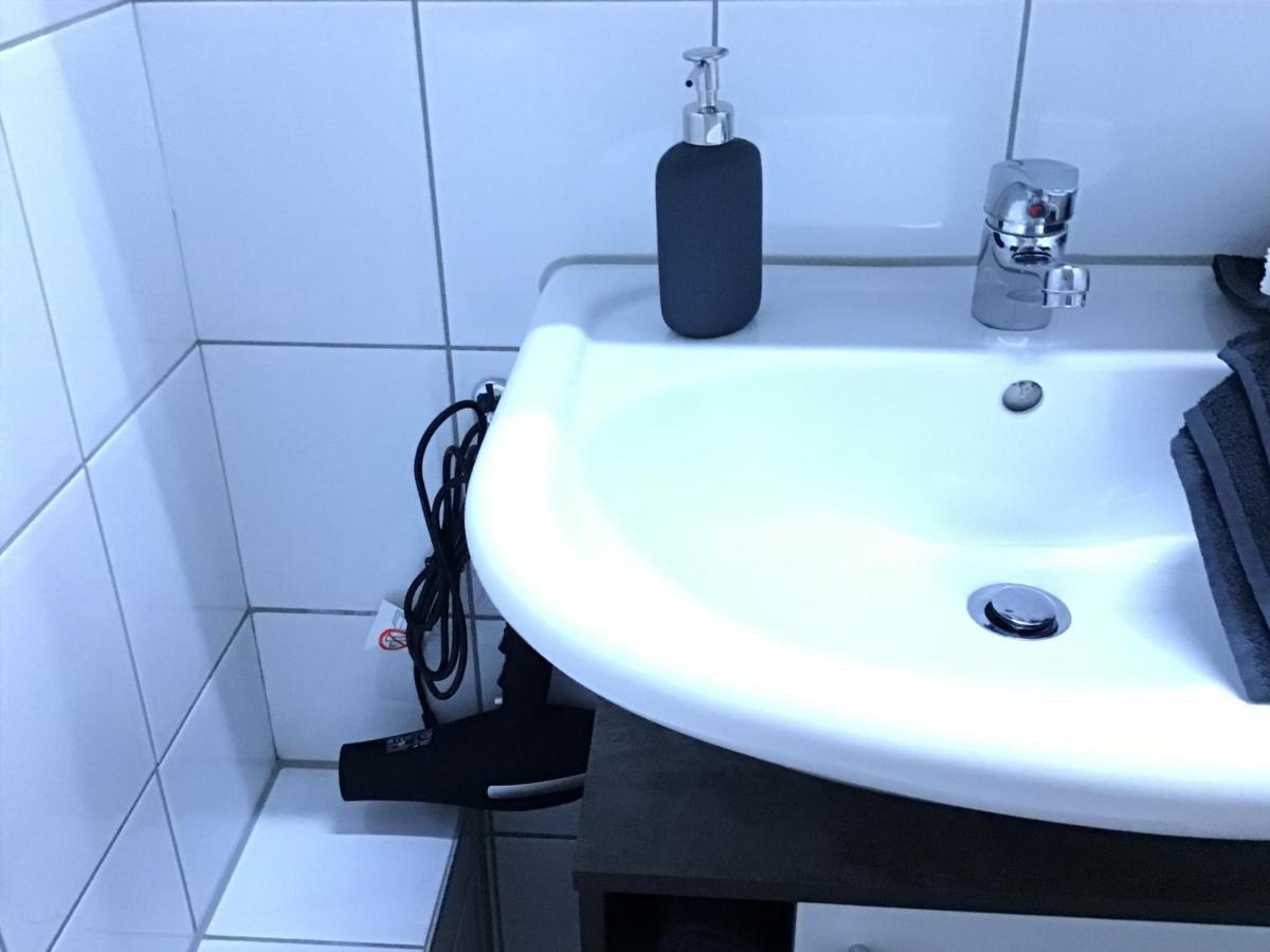 Apartment 1 Mit Terrasse Und Pkw-Stellplatz ليفركوزن المظهر الخارجي الصورة