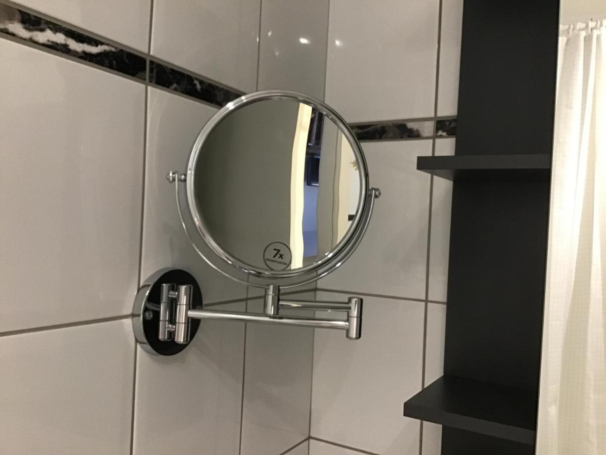 Apartment 1 Mit Terrasse Und Pkw-Stellplatz ليفركوزن المظهر الخارجي الصورة
